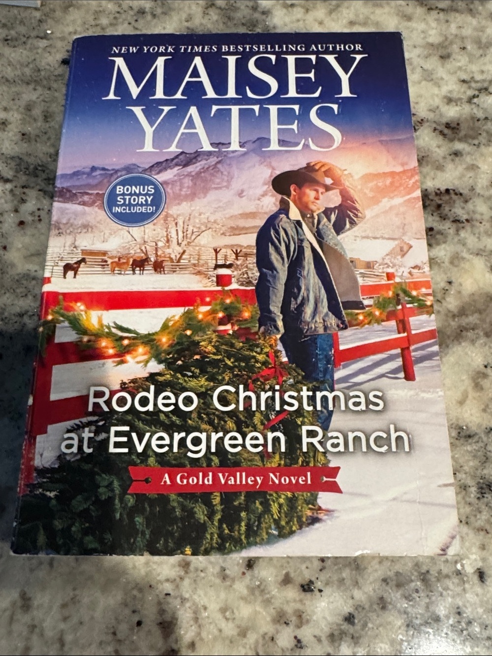 Maisey Yates - Rodeo Christmas at Evergreen Ranch (Paperback) - Blue/Red/Green